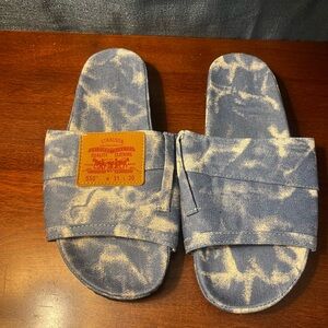 Women’s Levi slip on shoes size 10